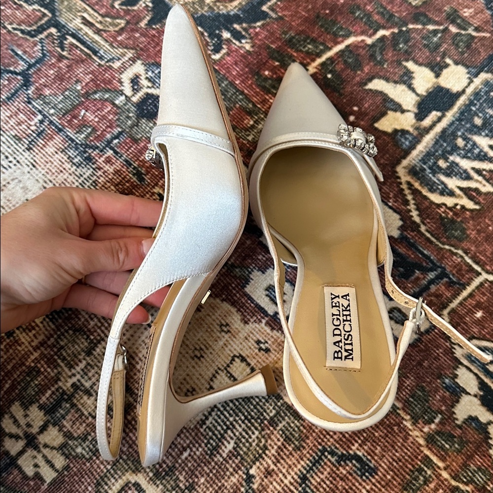 Badgley Mischka - White / Ivory Slingback Heels - Picture 5 of 5
